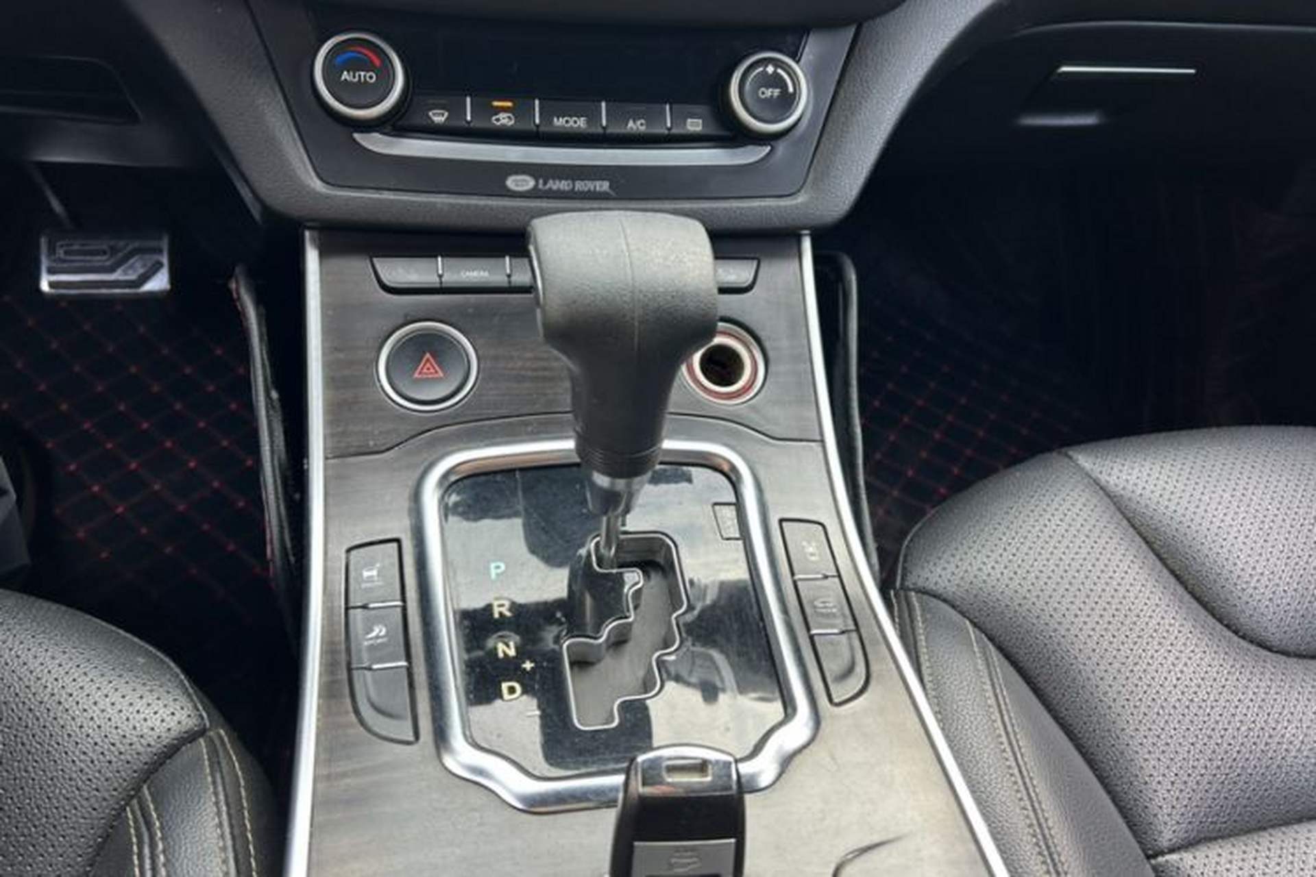 Used Land X7 2015 2.0T Panoramic Prestige Edition Interior 4