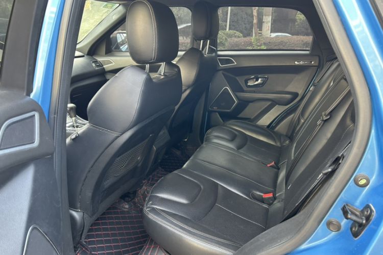 Used Land X7 2015 2.0T Panoramic Prestige Edition Interior 6