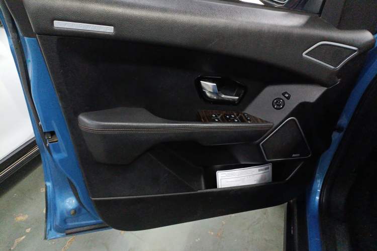 Used Land X7 2015 2.0T Panoramic Prestige Edition Interior 8