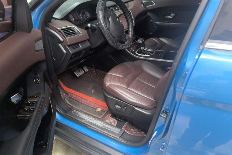 Used Land X7 2015 2.0T Panoramic Prestige Edition Left Front Seat