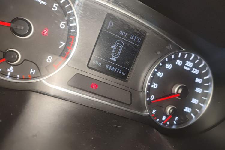 Used Land X7 2015 2.0T Panoramic Prestige Edition Odometer Close Up