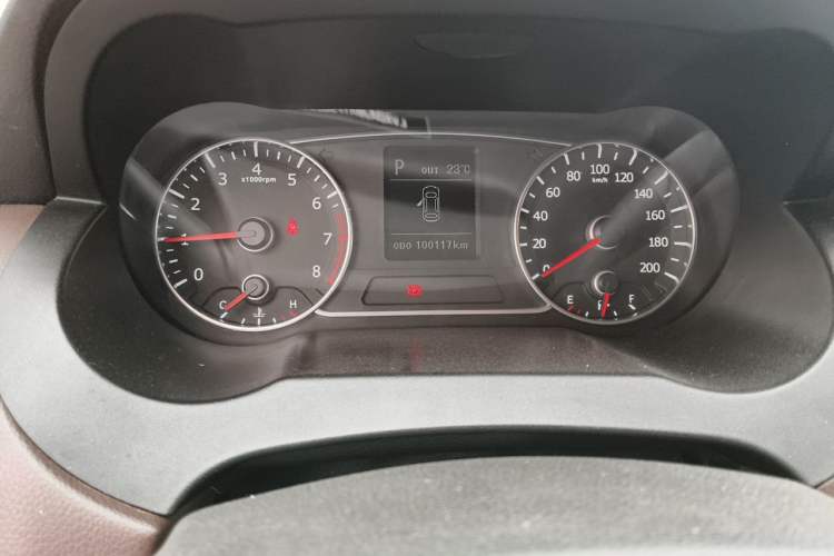 Used Land X7 2015 2.0T Panoramic Prestige Edition Odometer Close Up