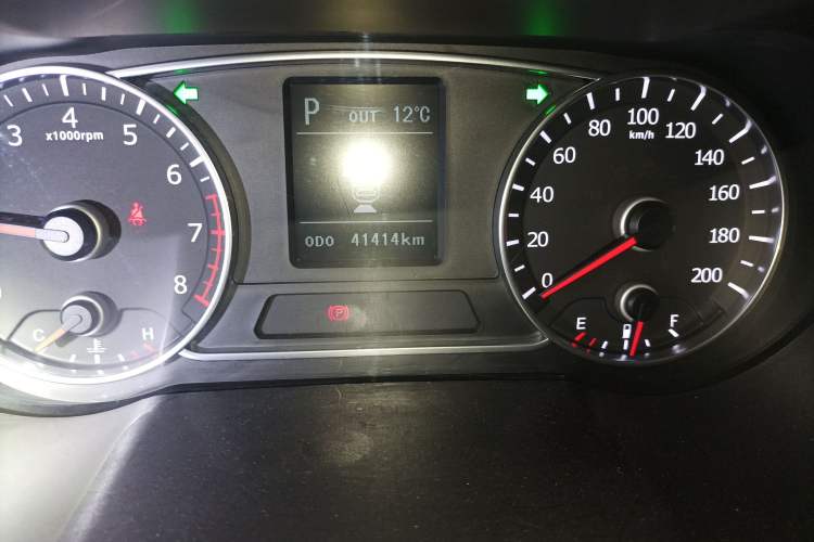 Used Land X7 2015 2.0T Panoramic Luxury Edition Odometer Close Up