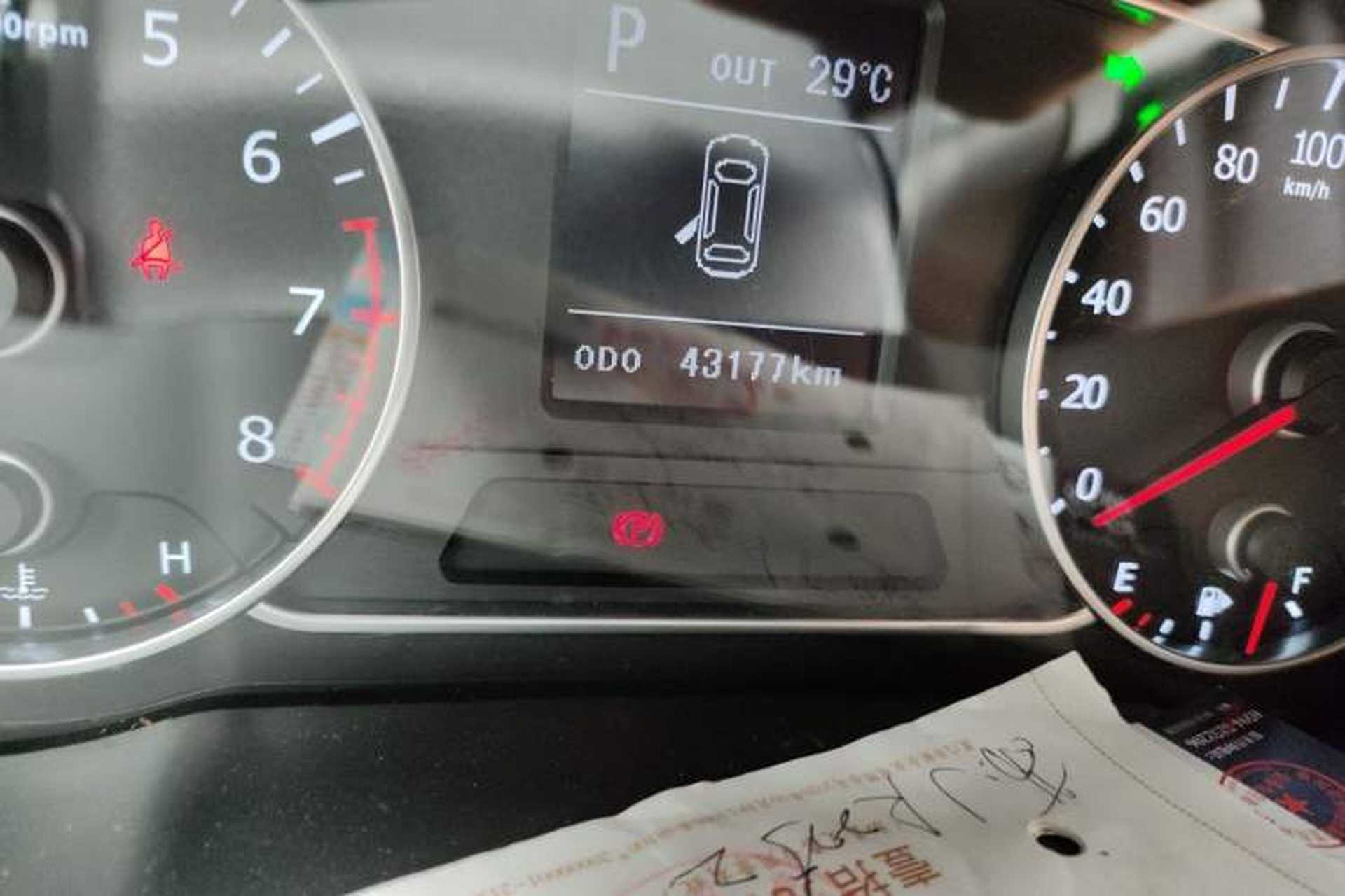 Used Land X7 2015 2.0T Panoramic Prestige Edition Odometer Close Up