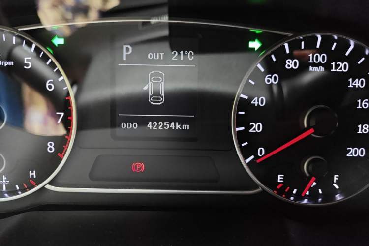 Used Land X7 2015 2.0T Panoramic Prestige Edition Odometer Close Up