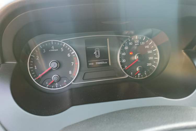 Used Land X7 2015 2.0T Panoramic Prestige Edition Odometer Close Up