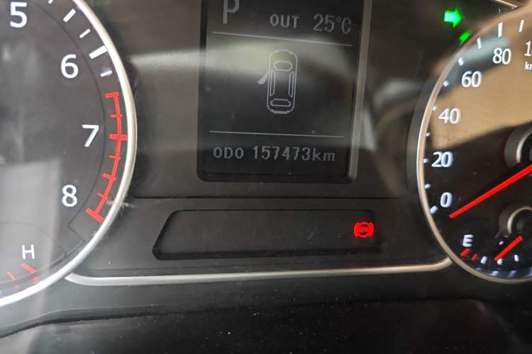 Used Land X7 2015 2.0T Panoramic Prestige Edition Odometer Close Up