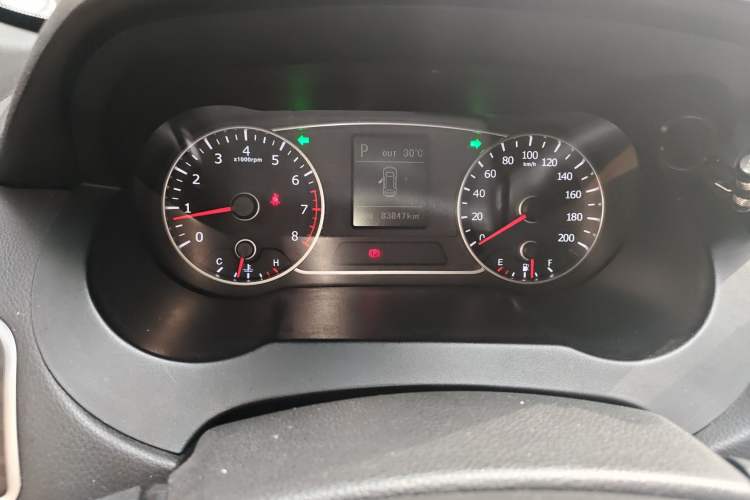 Used Land X7 2015 2.0T Panoramic Prestige Edition Odometer Close Up