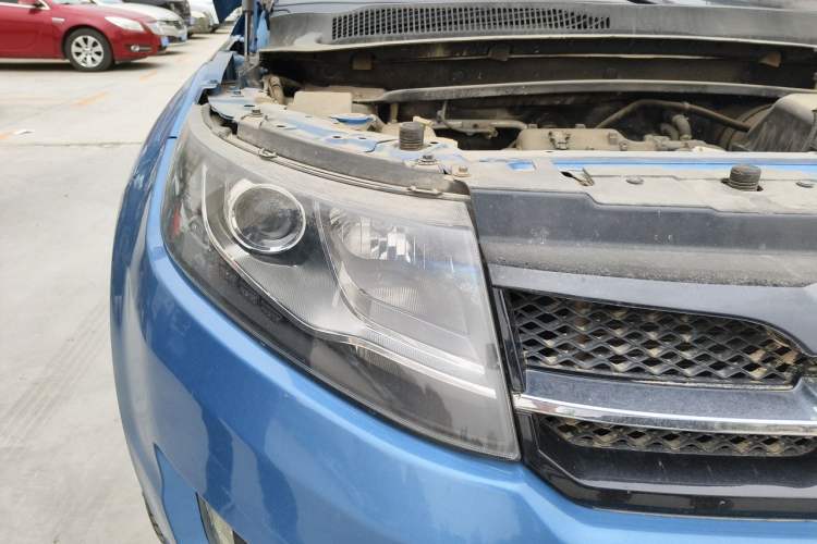 Used Land X7 2015 2.0T Panoramic Prestige Edition Right Front Headlight