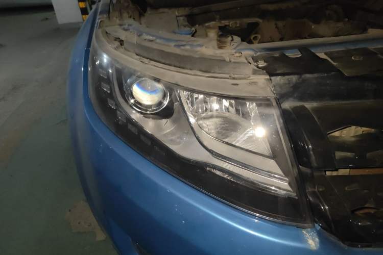 Used Land X7 2015 2.0T Panoramic Flagship Edition Right Front Headlight