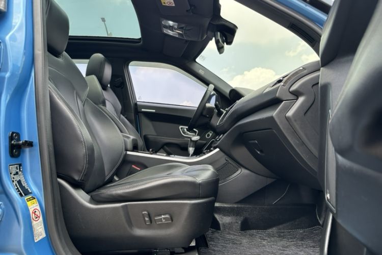 Used Land X7 2015 2.0T Panoramic Prestige Edition Right Front Seat