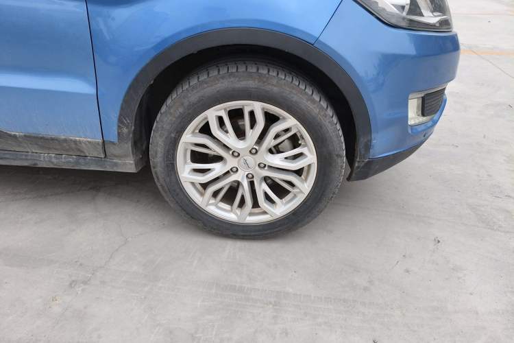 Used Land X7 2015 2.0T Panoramic Prestige Edition Right Front Wheel Hub