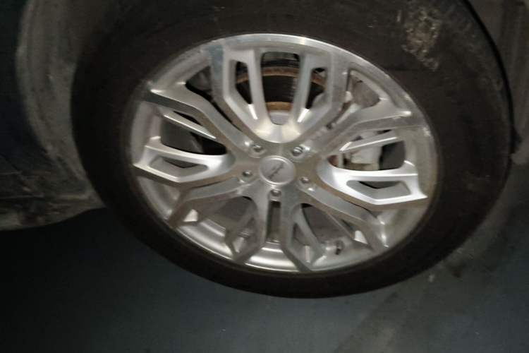 Used Land X7 2015 2.0T Panoramic Prestige Edition Right Front Wheel Hub