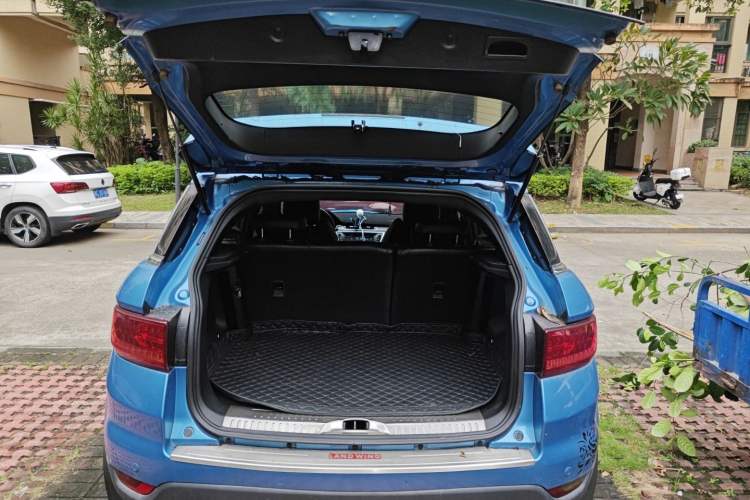 Used Land X7 2015 2.0T Panoramic Prestige Edition Trunk
