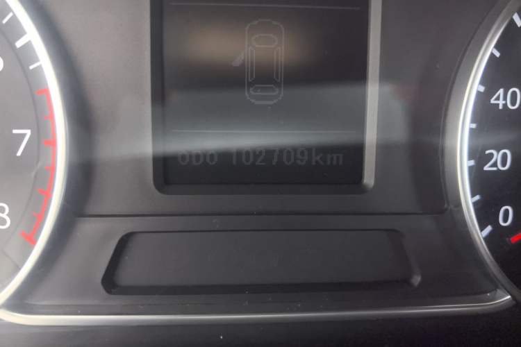 Used Land X7 2015 2.0T Panoramic Prestige Edition Odometer Close Up