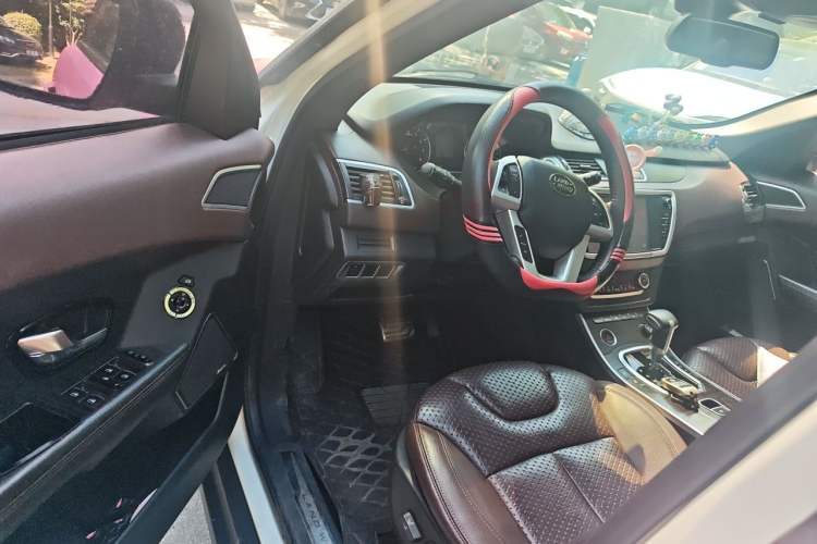 Used Land X7 2015 2.0T Panoramic Prestige Edition Driver Seat