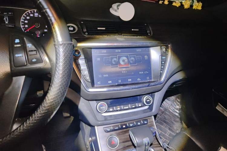 Used Land X7 2015 2.0T Panoramic Flagship Edition Audio And AC Panel