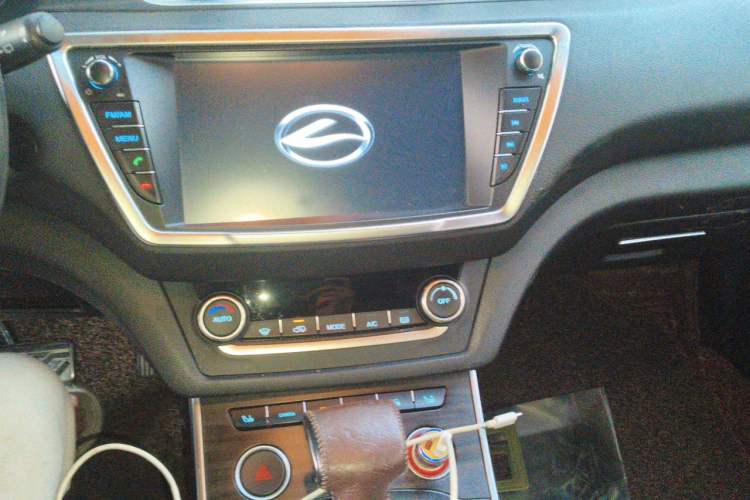 Used Land X7 2015 2.0T Panoramic Prestige Edition Audio And AC Panel