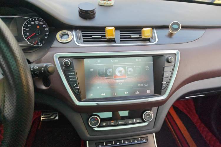 Used Land X7 2015 2.0T Panoramic Flagship Edition Audio And AC Panel