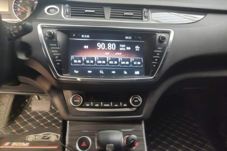 Used Land X7 2015 2.0T Panoramic Luxury Edition Audio And AC Panel