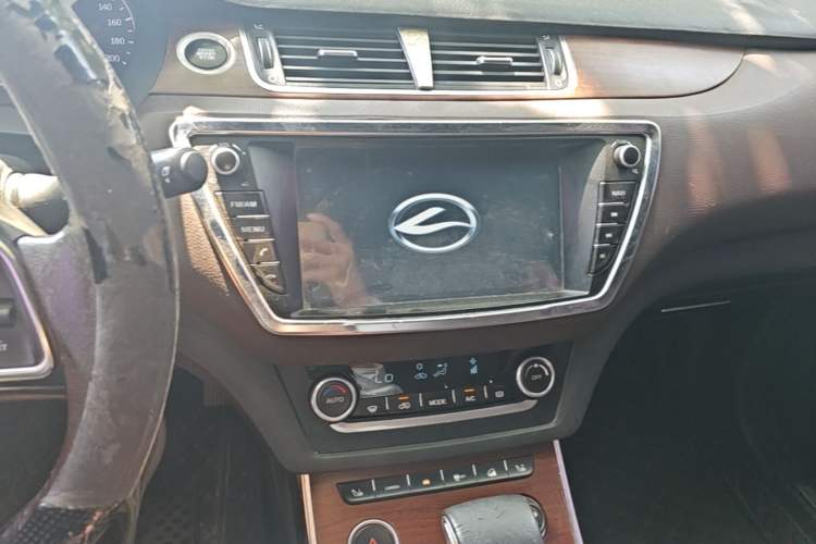 Used Land X7 2015 2.0T Panoramic Luxury Edition Audio And AC Panel