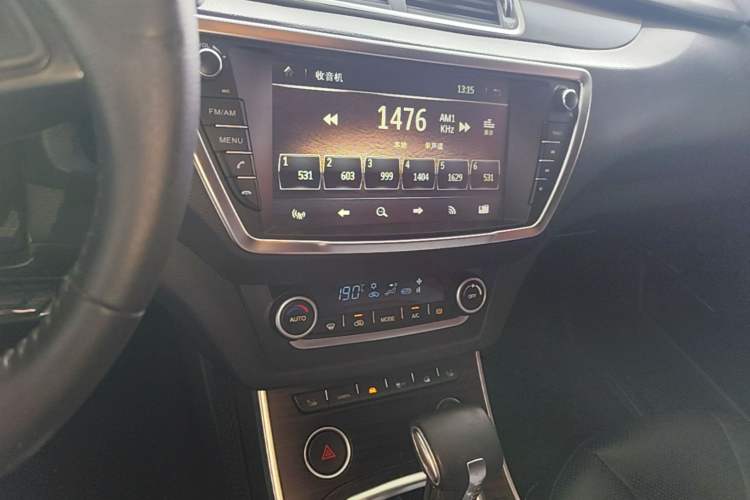 Used Land X7 2015 2.0T Panoramic Prestige Edition Audio And AC Panel