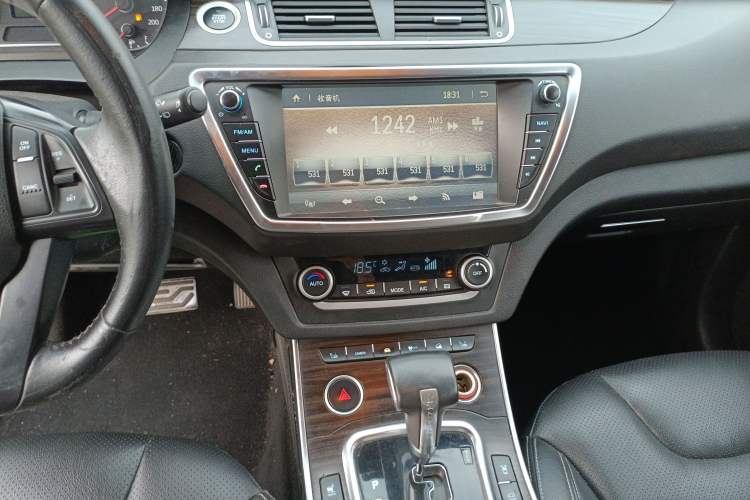 Used Land X7 2015 2.0T Panoramic Prestige Edition Audio And AC Panel