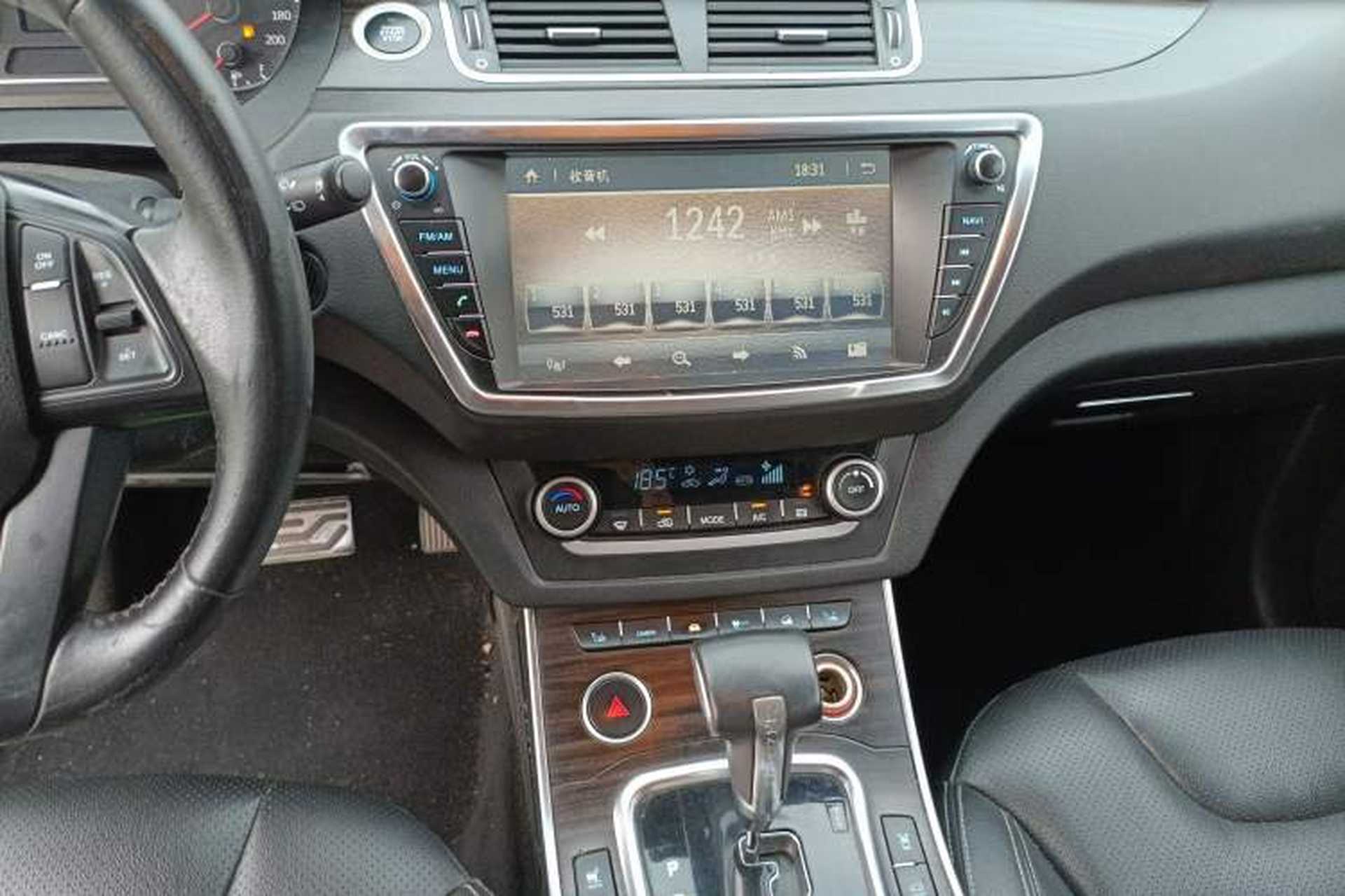 Used Land X7 2015 2.0T Panoramic Prestige Edition Audio And AC Panel