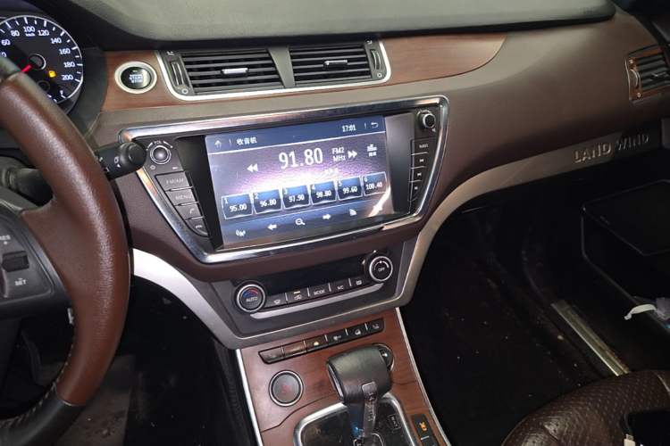 Used Land X7 2015 2.0T Panoramic Prestige Edition Audio And AC Panel