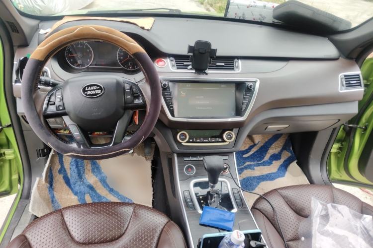 Used Land X7 2015 2.0T Panoramic Luxury Edition Center Console