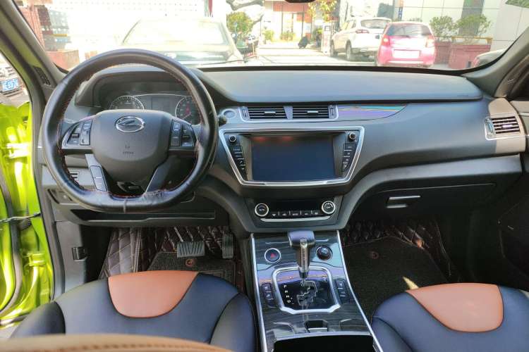 Used Land X7 2015 2.0T Panoramic Luxury Edition Center Console