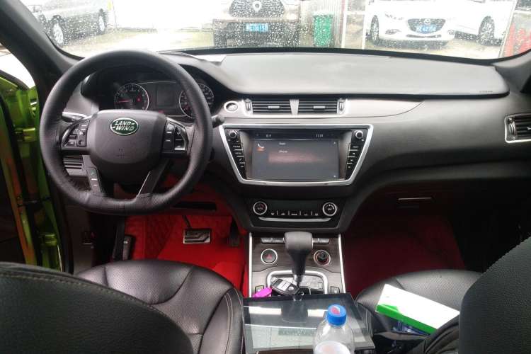 Used Land X7 2015 2.0T Panoramic Prestige Edition Center Console
