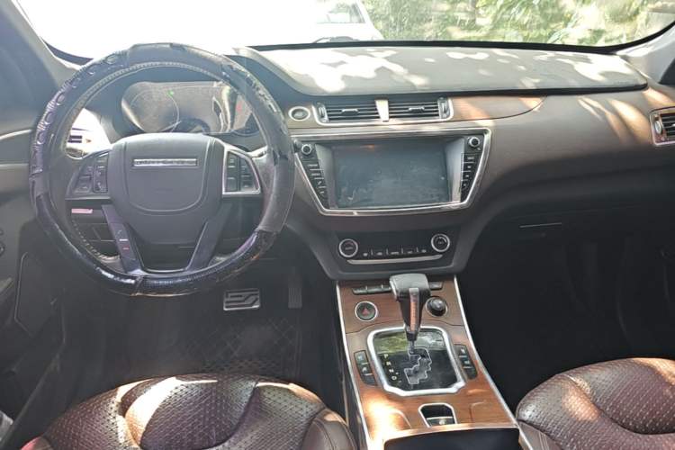 Used Land X7 2015 2.0T Panoramic Luxury Edition Center Console