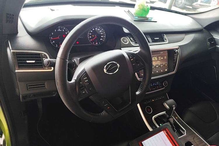 Used Land X7 2015 2.0T Panoramic Prestige Edition Center Console