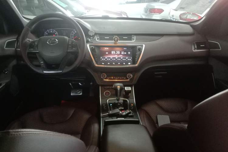 Used Land X7 2015 2.0T Panoramic Prestige Edition Center Console