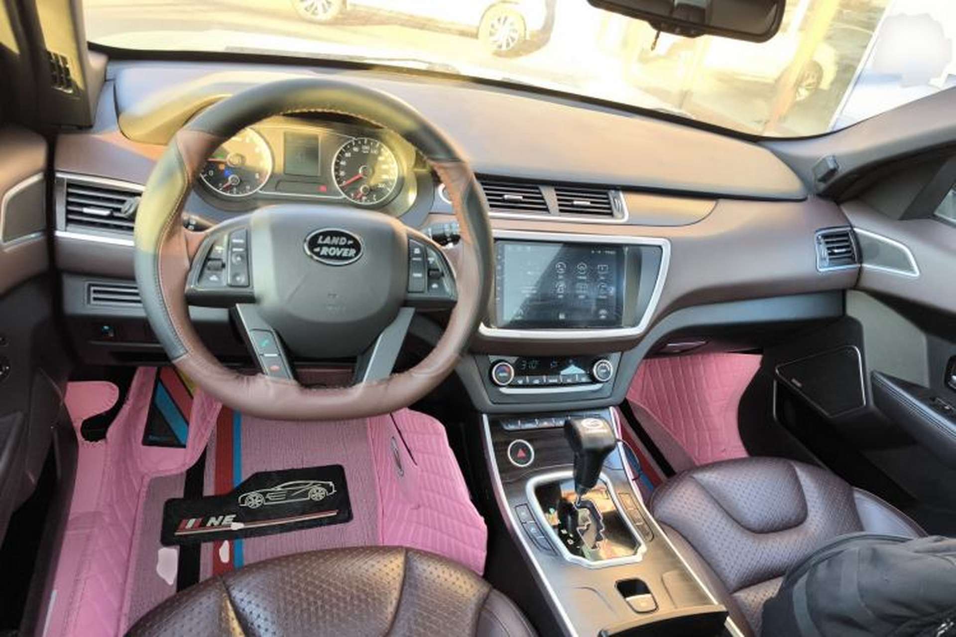 Used Land X7 2015 2.0T Panoramic Prestige Edition Center Console