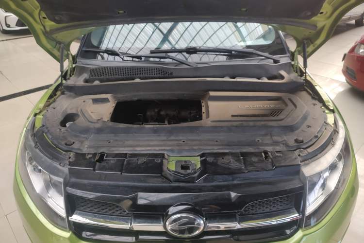 Used Land X7 2015 2.0T Panoramic Luxury Edition Engine Bay