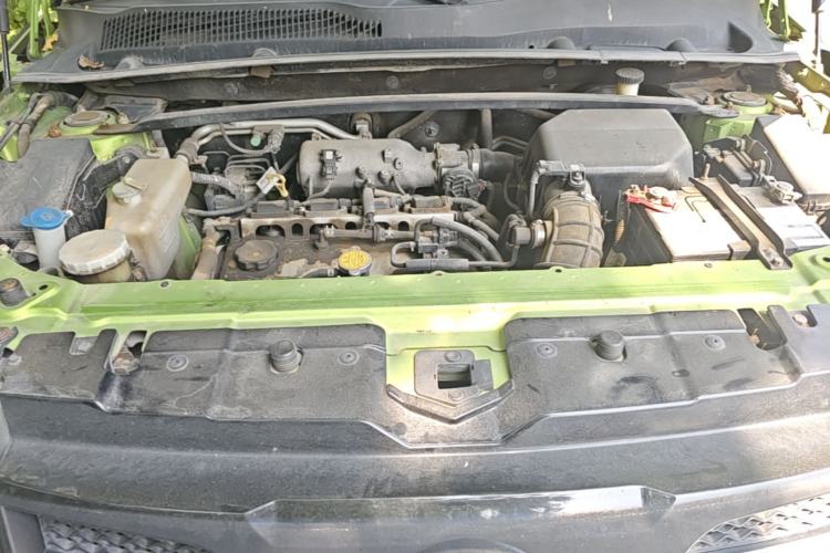 Used Land X7 2015 2.0T Panoramic Luxury Edition Engine Bay