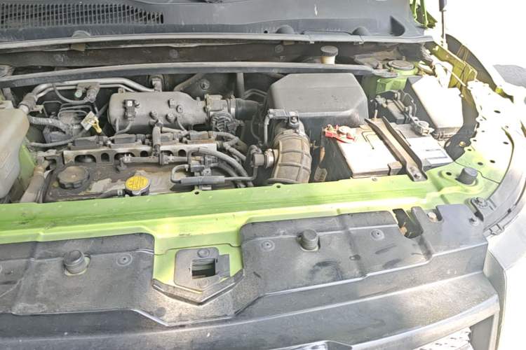 Used Land X7 2015 2.0T Panoramic Luxury Edition Engine Bay Left