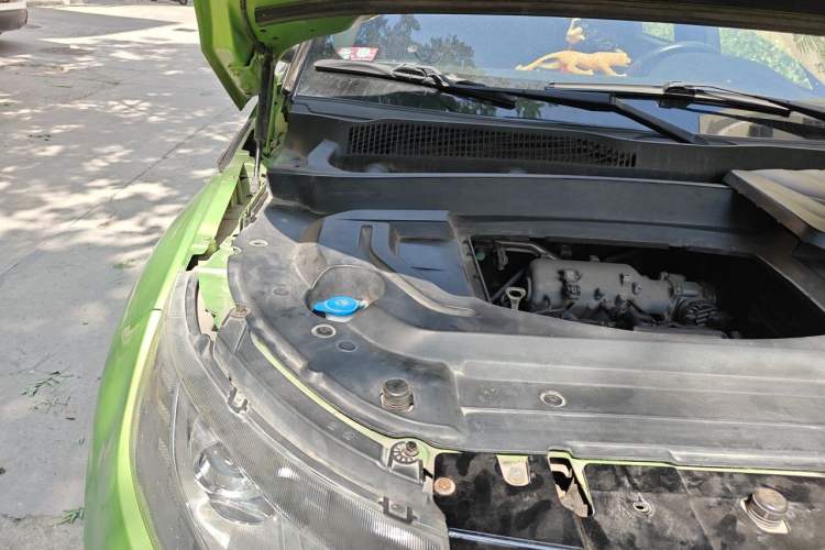 Used Land X7 2015 2.0T Panoramic Prestige Edition Engine Bay Right