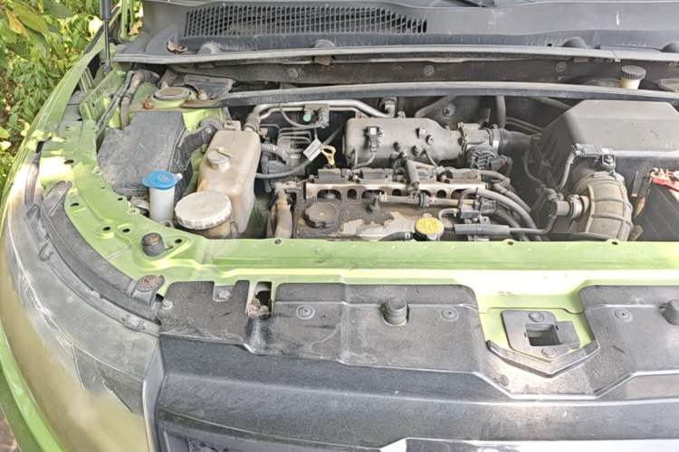 Used Land X7 2015 2.0T Panoramic Luxury Edition Engine Bay Right