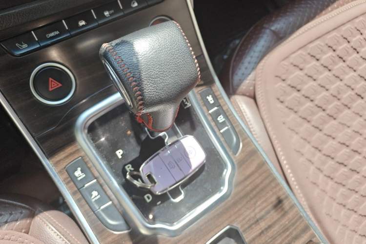 Used Land X7 2015 2.0T Panoramic Prestige Edition Gear Lever