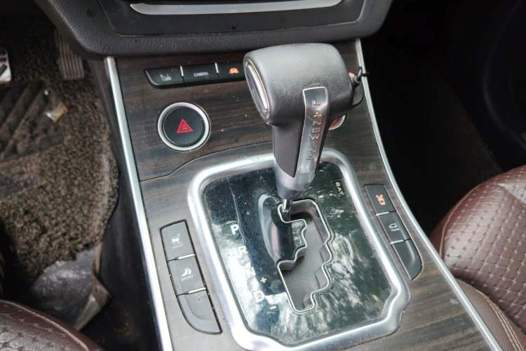 Used Land X7 2015 2.0T Panoramic Prestige Edition Gear Lever