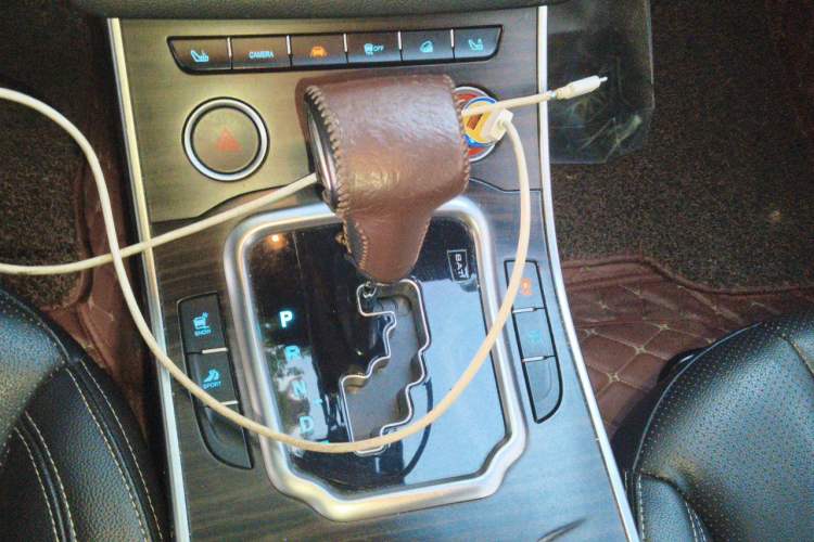 Used Land X7 2015 2.0T Panoramic Prestige Edition Gear Lever