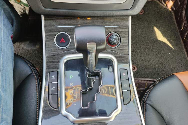 Used Land X7 2015 2.0T Panoramic Luxury Edition Gear Lever