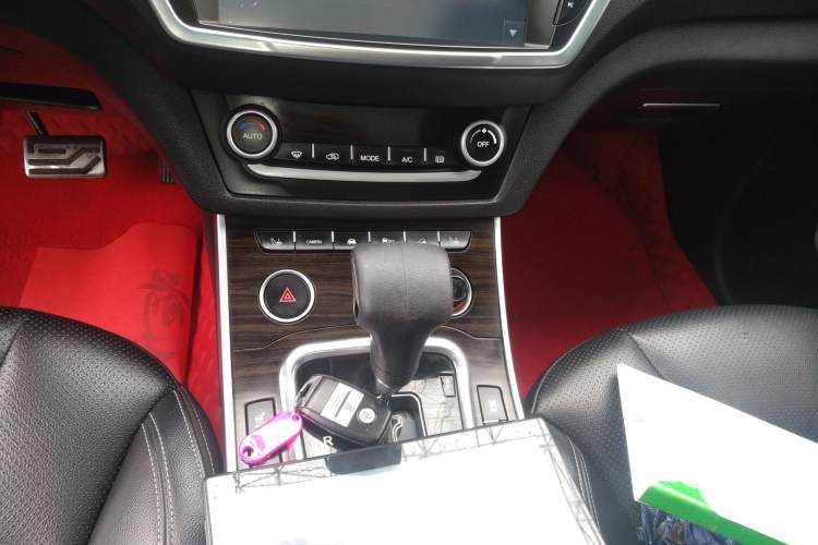 Used Land X7 2015 2.0T Panoramic Prestige Edition Gear Lever