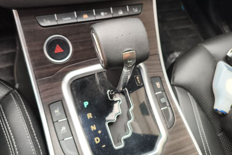 Used Land X7 2015 2.0T Panoramic Prestige Edition Gear Lever