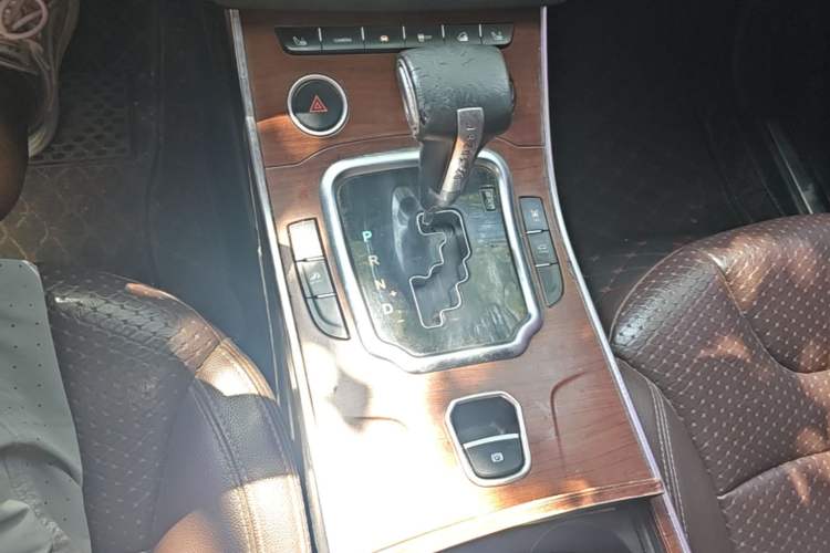 Used Land X7 2015 2.0T Panoramic Luxury Edition Gear Lever