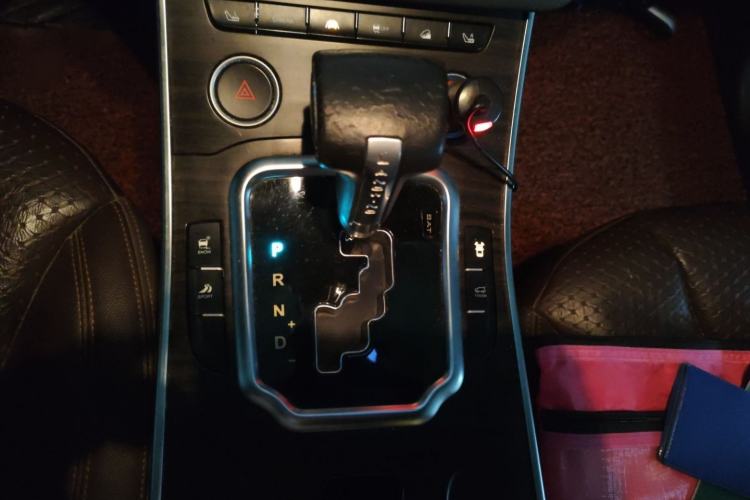 Used Land X7 2015 2.0T Panoramic Prestige Edition Gear Lever