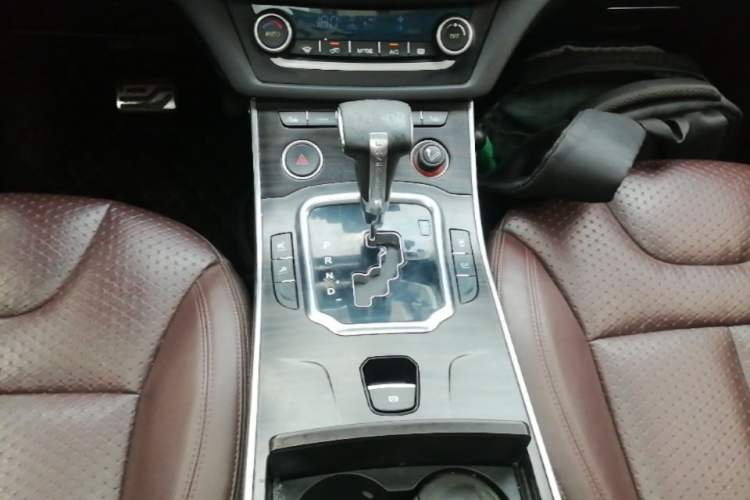Used Land X7 2015 2.0T Panoramic Prestige Edition Gear Lever